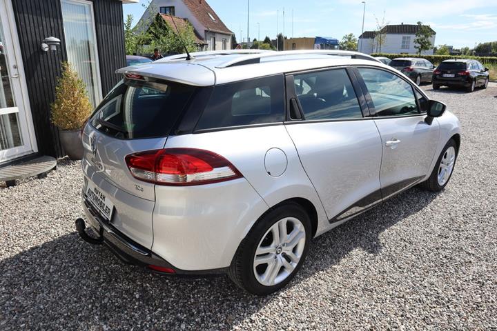 Sølv Renault Clio IV fra 2017