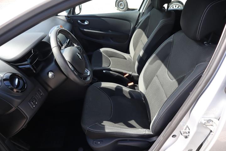 Sølv Renault Clio IV fra 2017