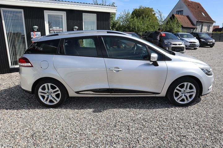 Sølv Renault Clio IV fra 2017