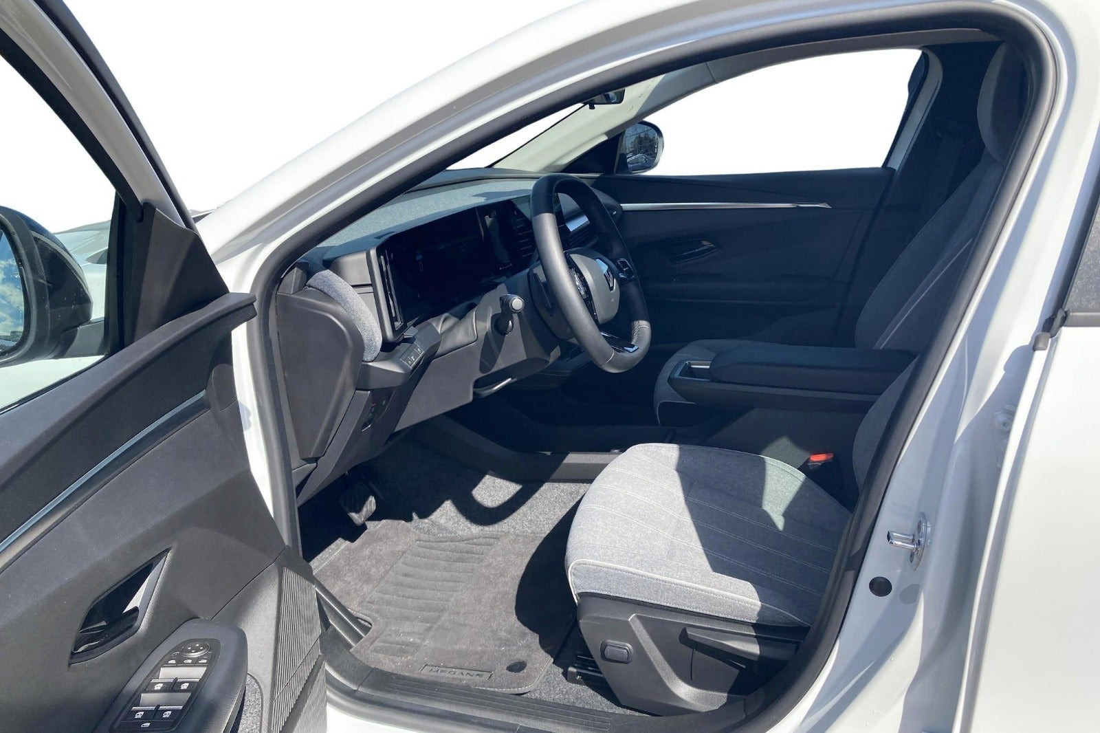 Hvid Renault Megane E-Tech fra 2023