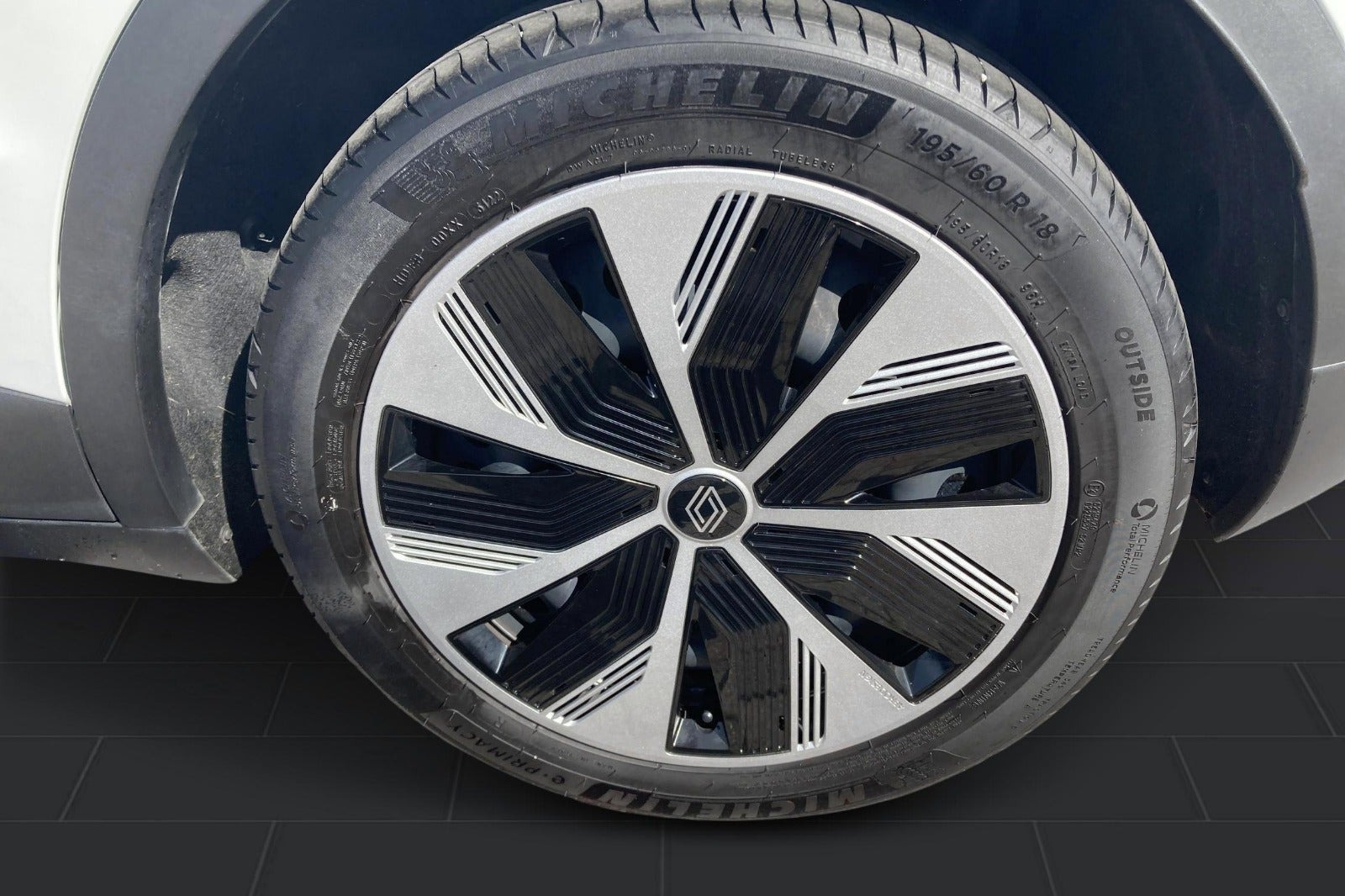 Hvid Renault Megane E-Tech fra 2023