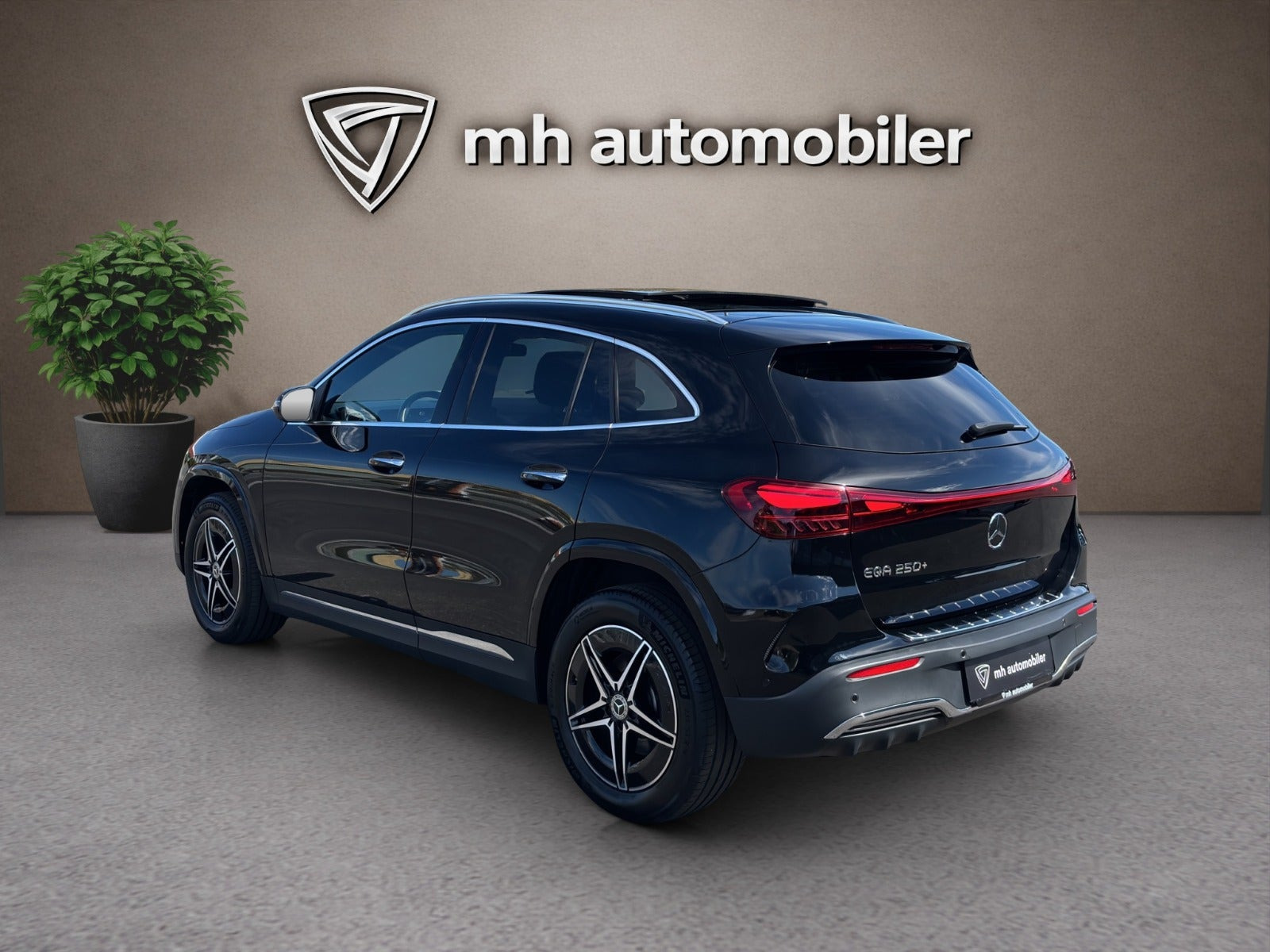 Sort Mercedes EQA250+ fra 2024