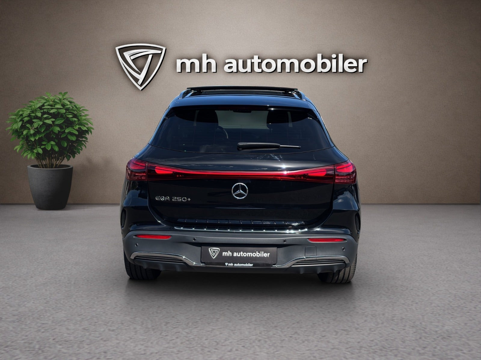 Sort Mercedes EQA250+ fra 2024