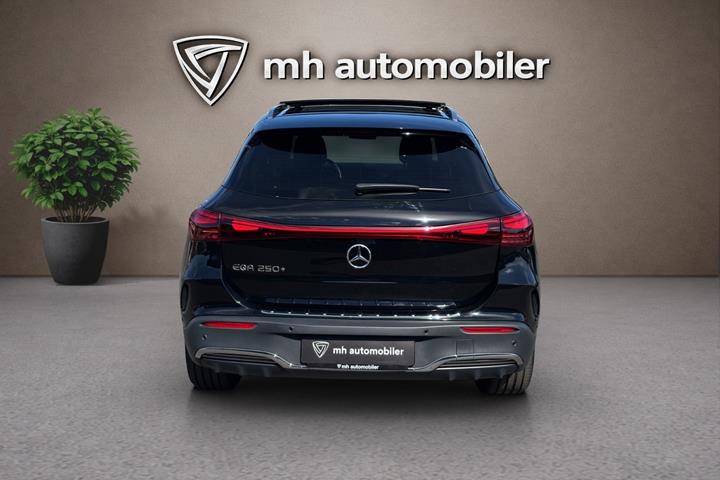 Sort Mercedes EQA250+ fra 2024