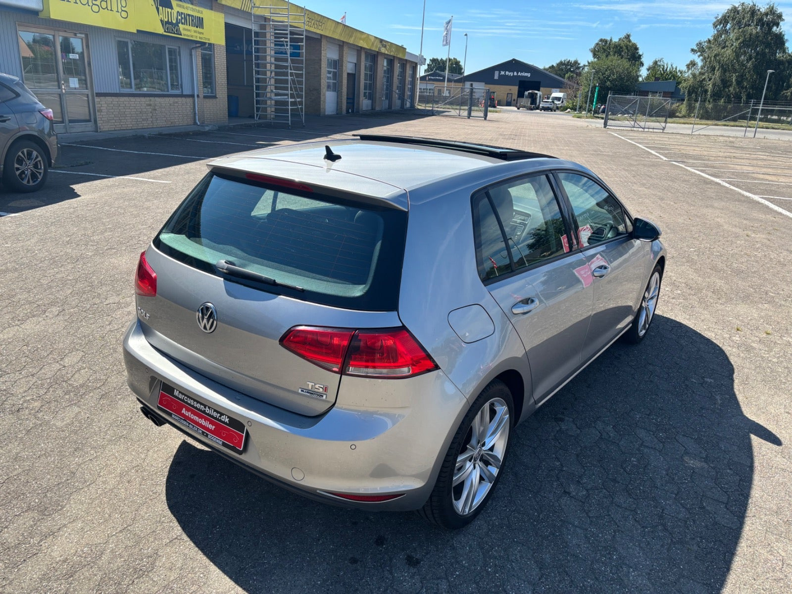 Grå VW Golf VII fra 2017