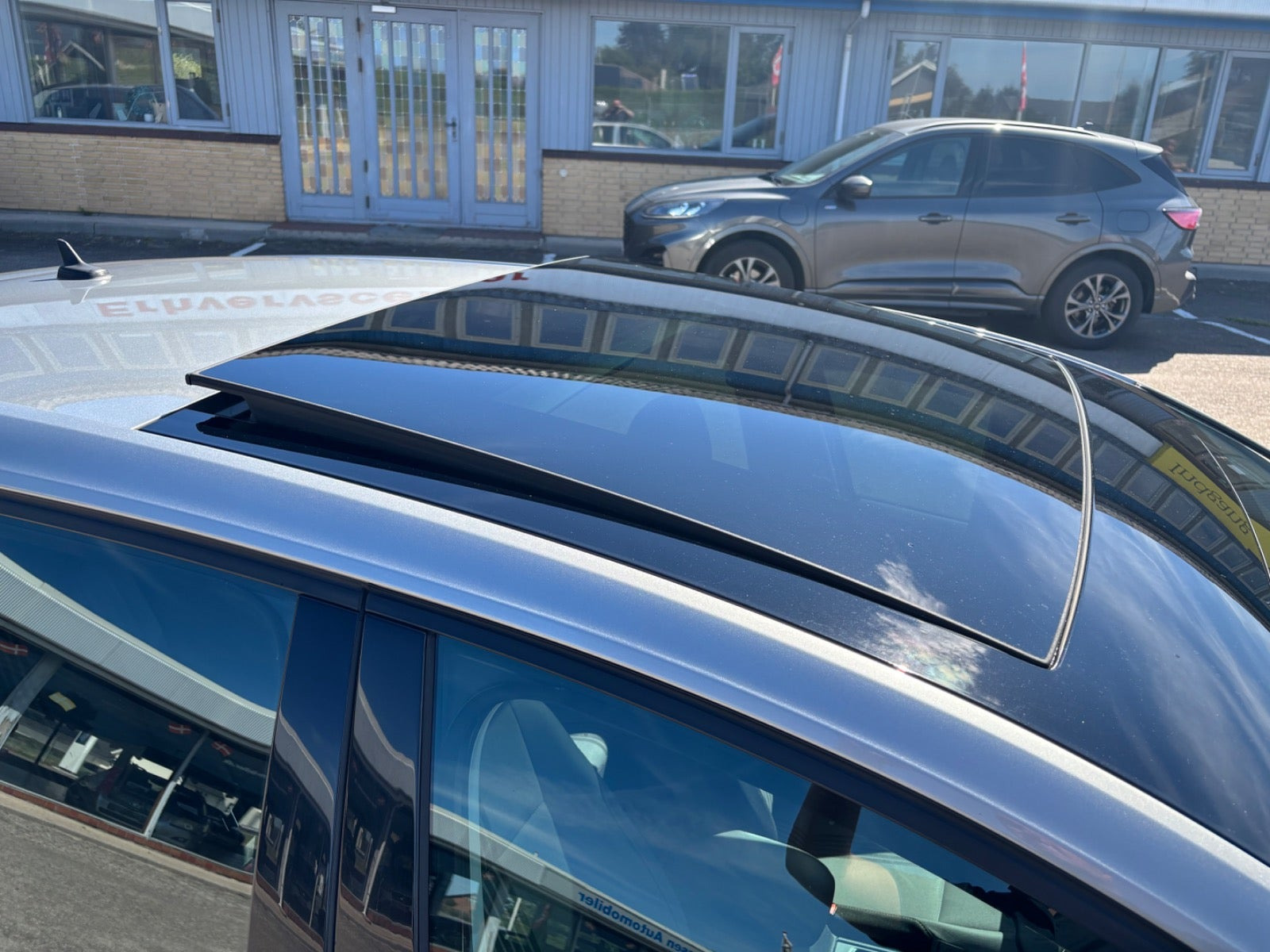 Grå VW Golf VII fra 2017