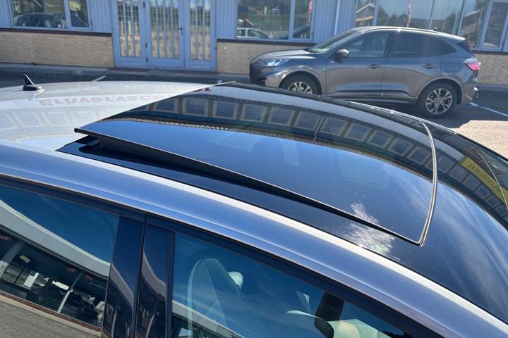 Grå VW Golf VII fra 2017