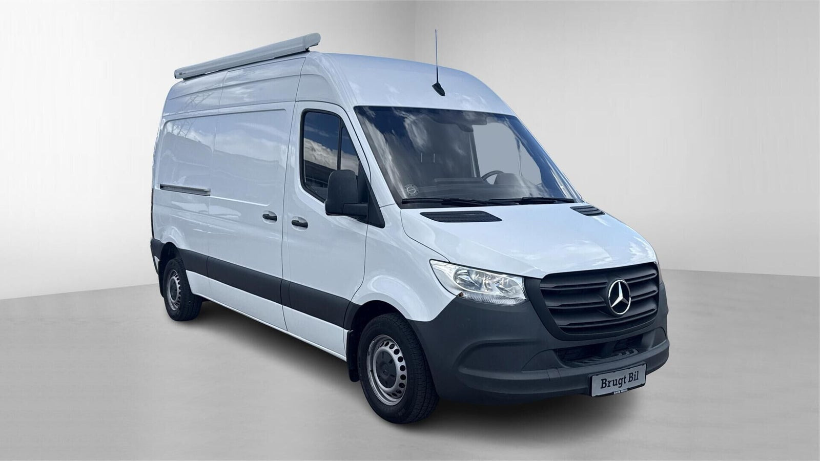 Hvid Mercedes Sprinter 215 fra 2023