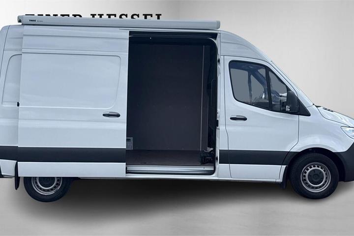 Hvid Mercedes Sprinter 215 fra 2023