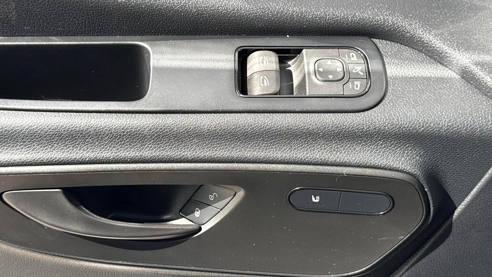 Hvid Mercedes Sprinter 215 fra 2023