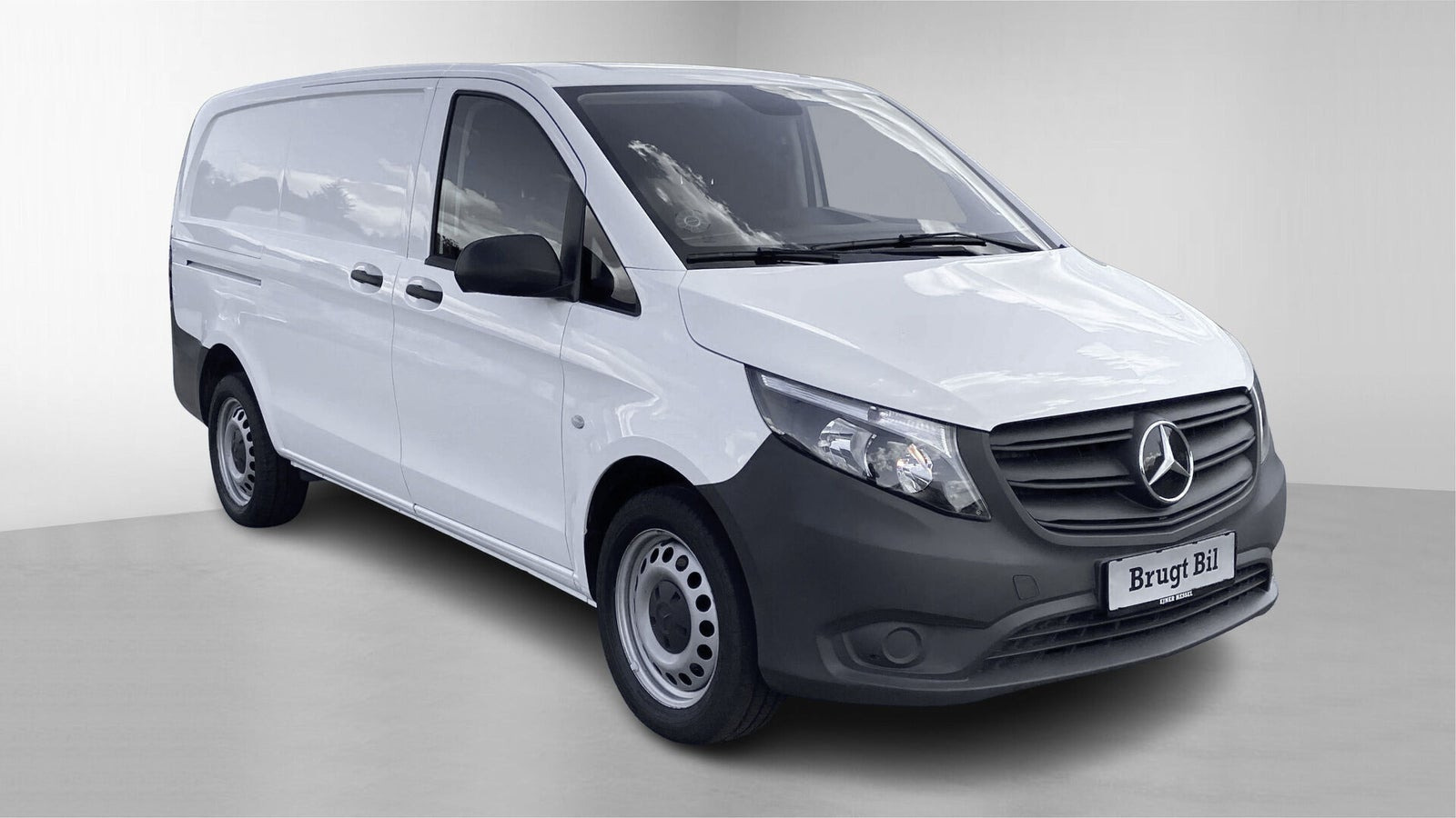 Hvid Mercedes Vito 114 fra 2023