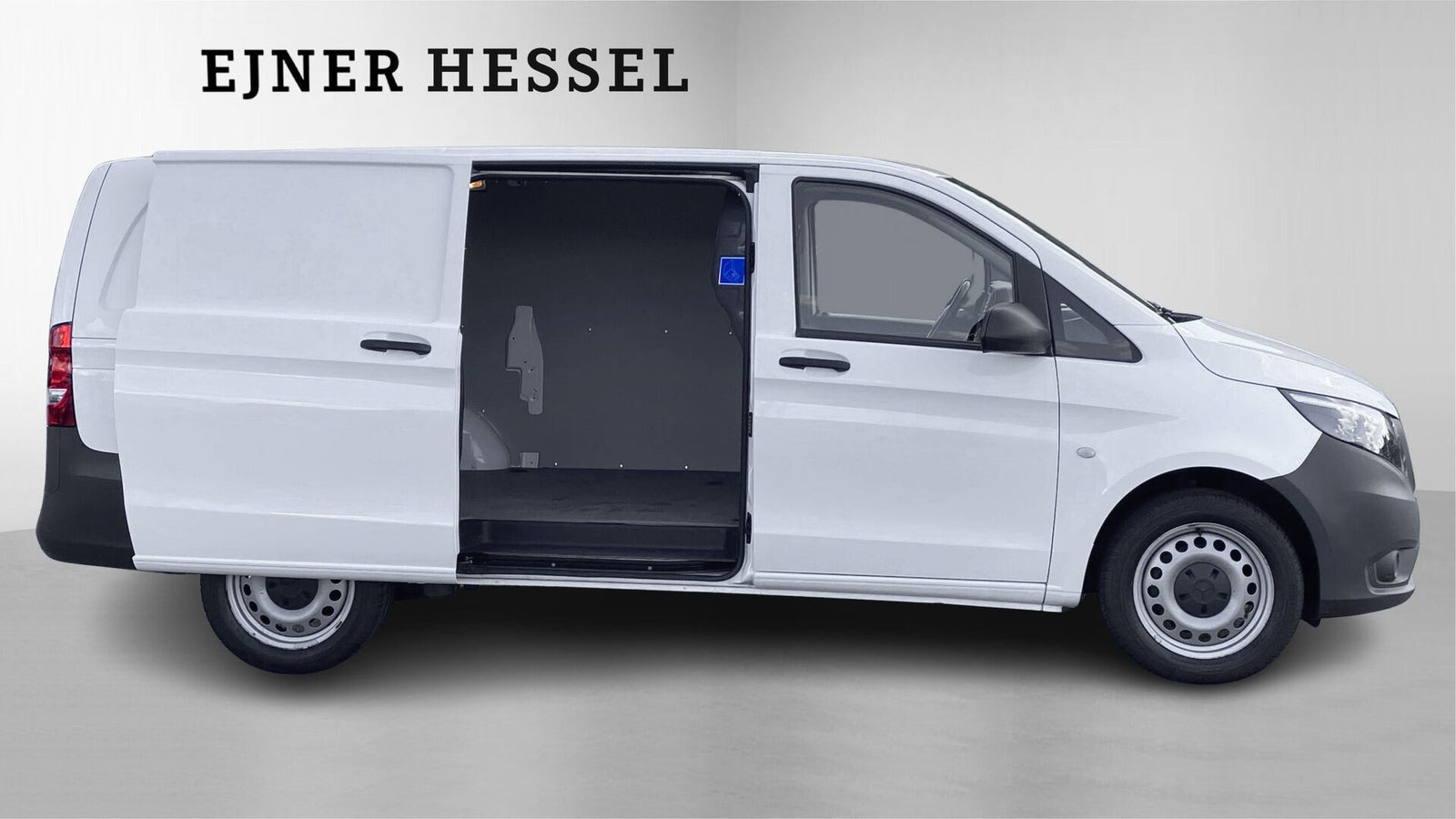 Hvid Mercedes Vito 114 fra 2023