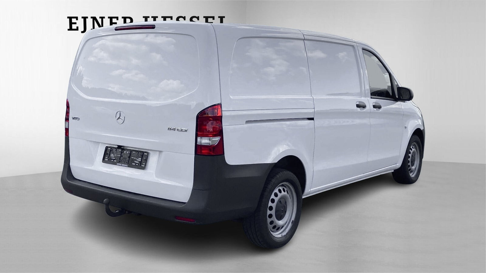 Hvid Mercedes Vito 114 fra 2023