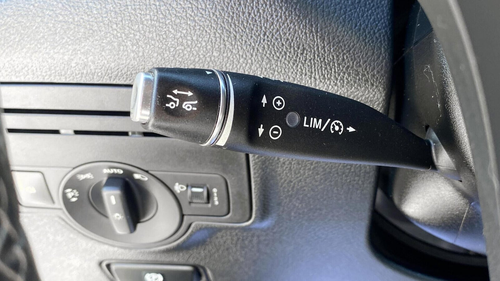 Hvid Mercedes Vito 114 fra 2023