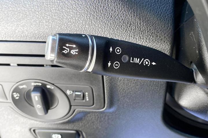 Hvid Mercedes Vito 114 fra 2023