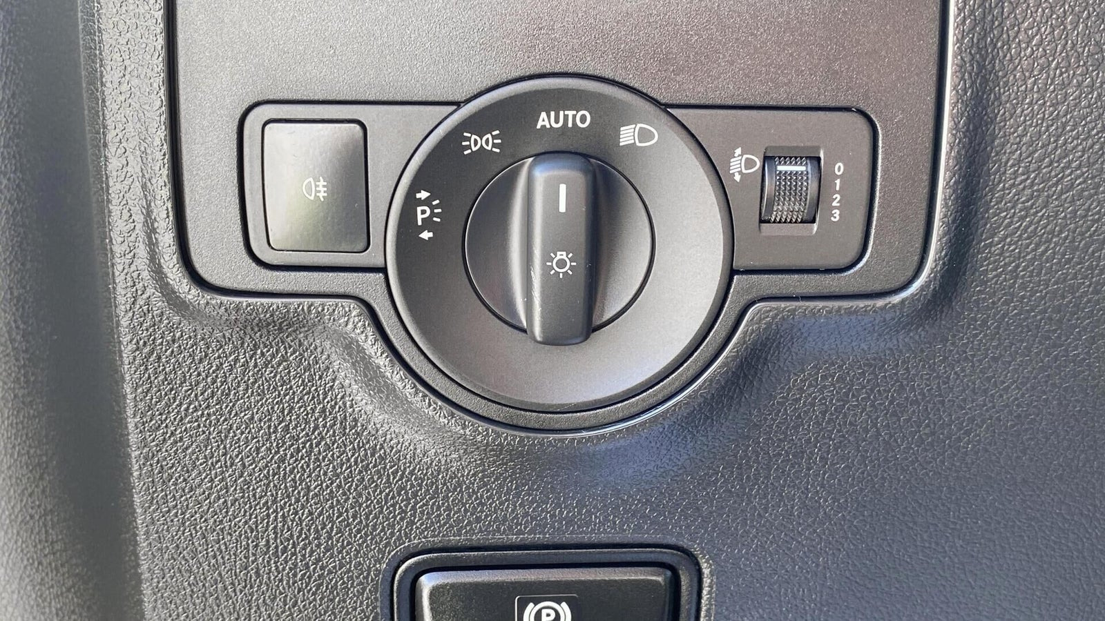 Hvid Mercedes Vito 114 fra 2023