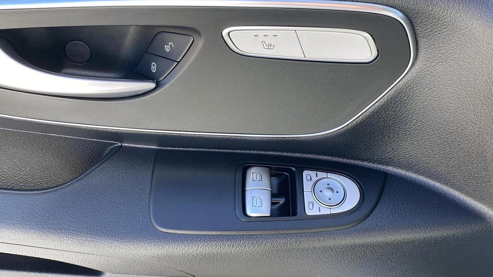 Hvid Mercedes Vito 114 fra 2023