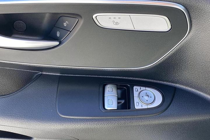 Hvid Mercedes Vito 114 fra 2023