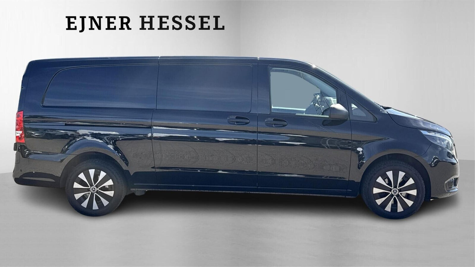 Sort Mercedes Vito 119 fra 2024