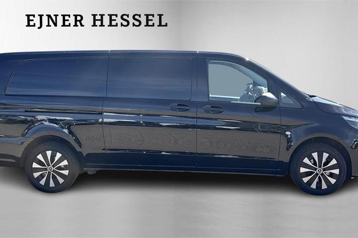 Sort Mercedes Vito 119 fra 2024