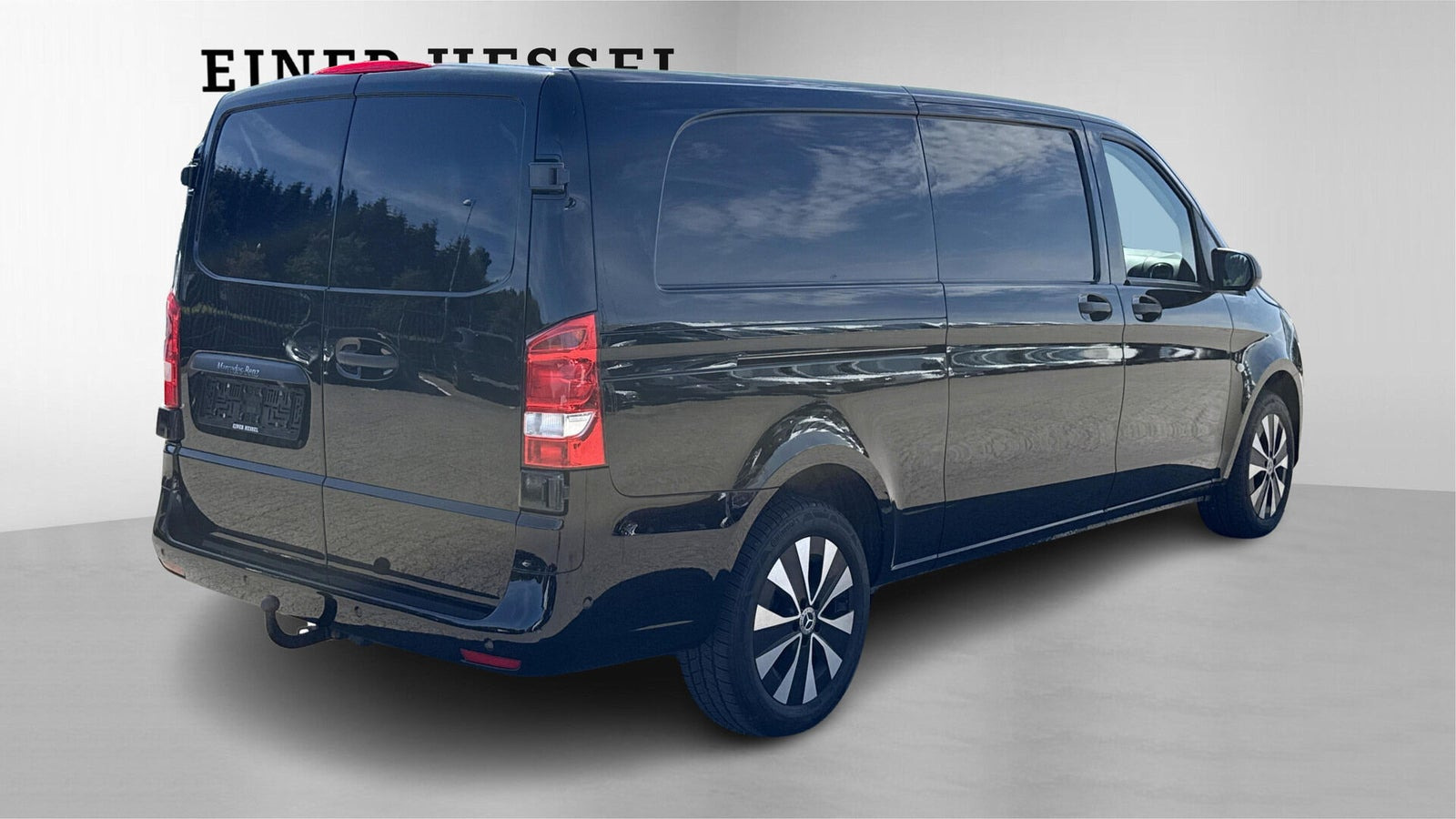 Sort Mercedes Vito 119 fra 2024