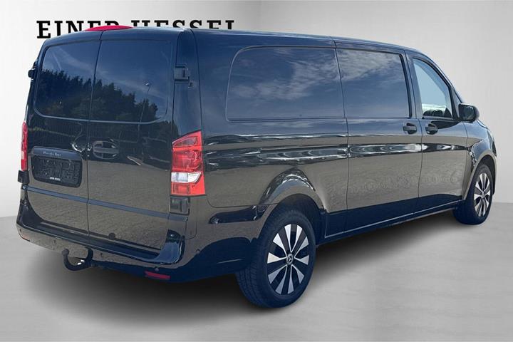 Sort Mercedes Vito 119 fra 2024