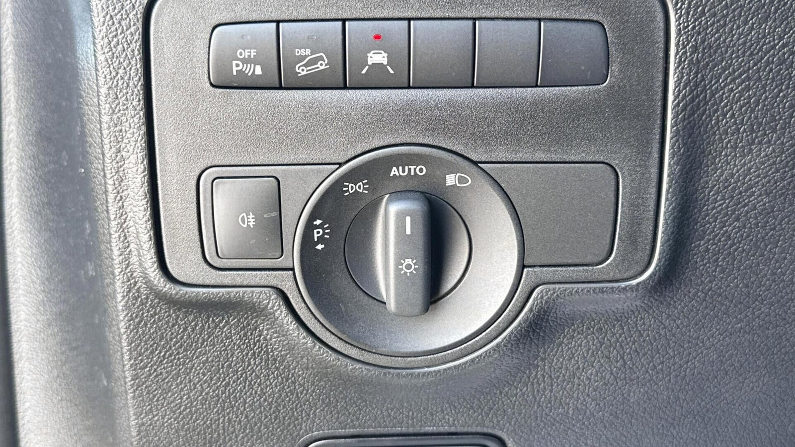 Sort Mercedes Vito 119 fra 2024