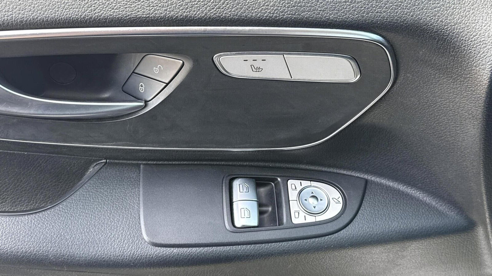 Sort Mercedes Vito 119 fra 2024