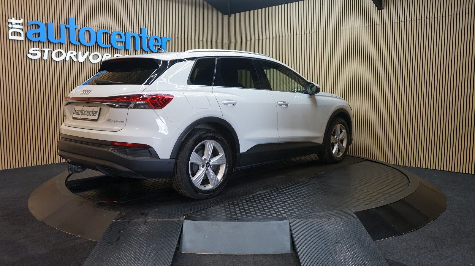 Hvid Audi Q4 e-tron fra 2023