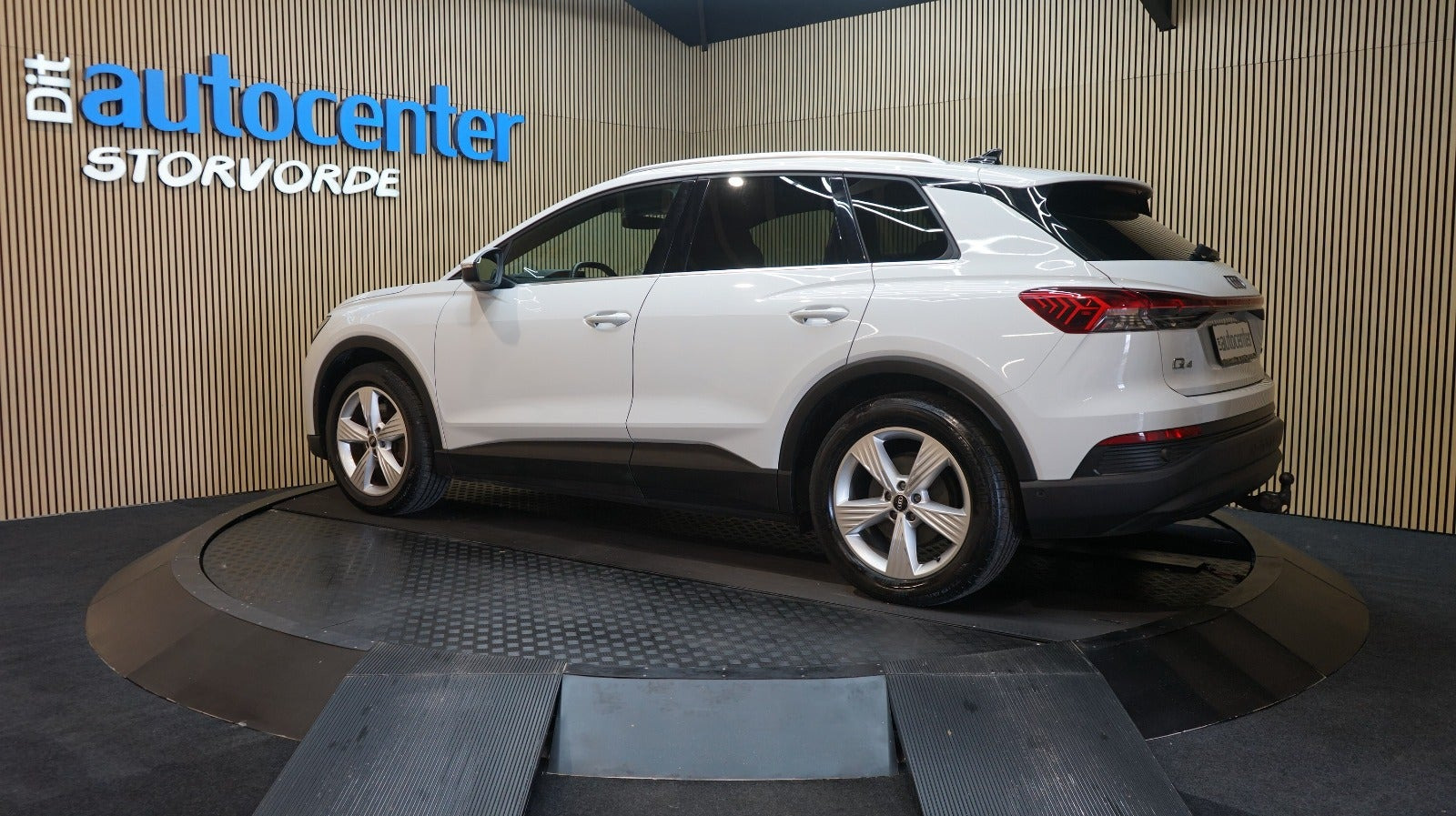 Hvid Audi Q4 e-tron fra 2023
