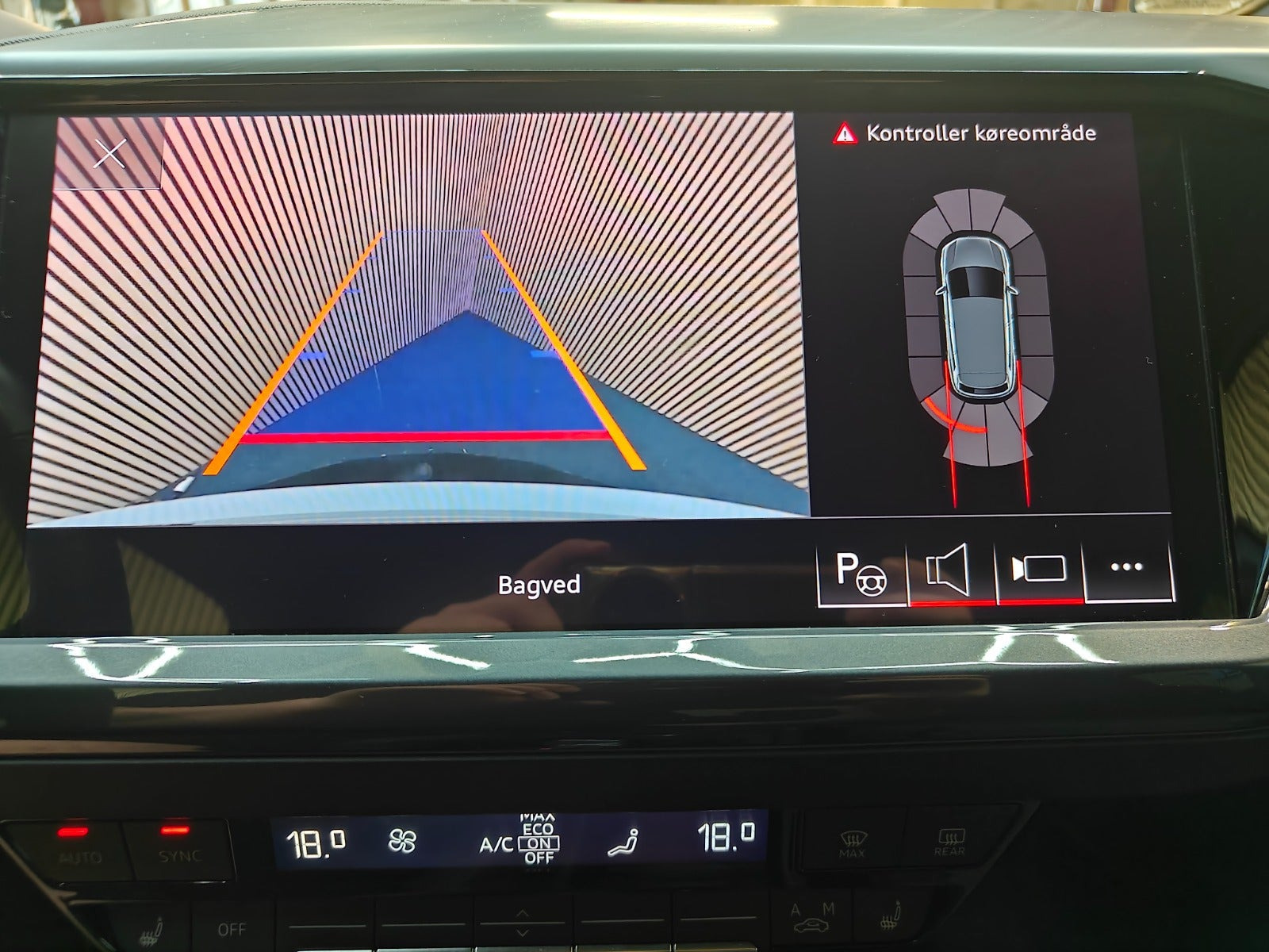 Hvid Audi Q4 e-tron fra 2023