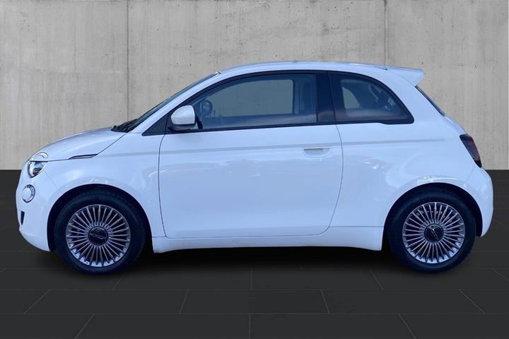 Hvid Fiat 500e fra 2023