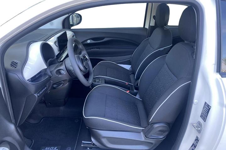 Hvid Fiat 500e fra 2023