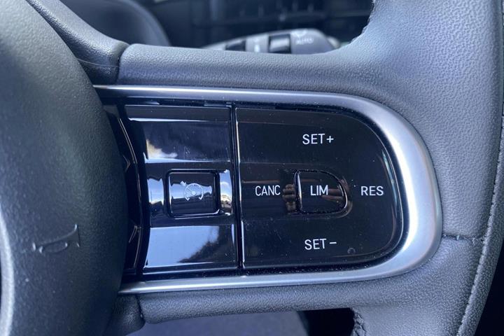 Hvid Fiat 500e fra 2023