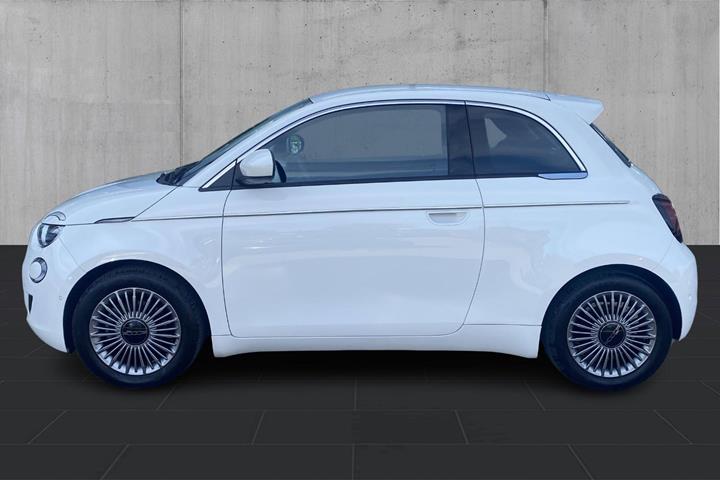 Hvid Fiat 500e fra 2023