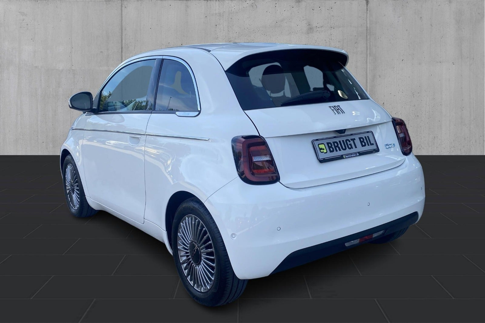 Hvid Fiat 500e fra 2023
