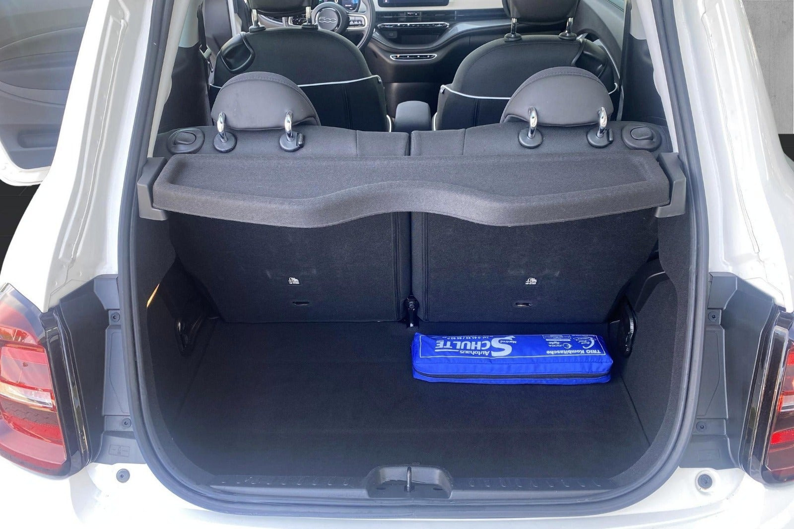 Hvid Fiat 500e fra 2023