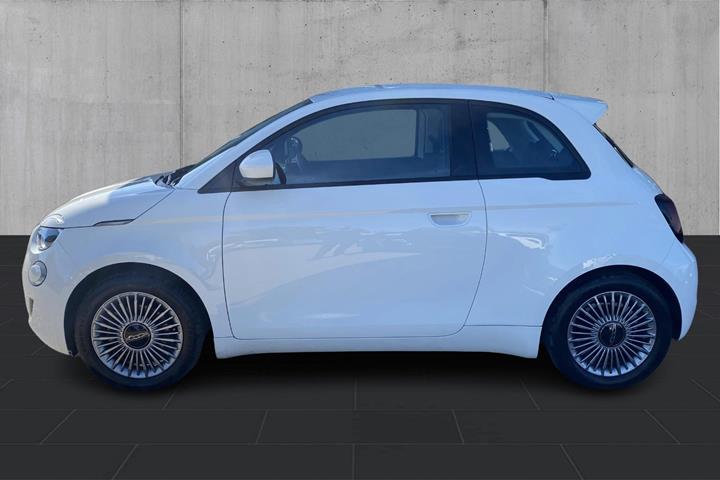 Hvid Fiat 500e fra 2023