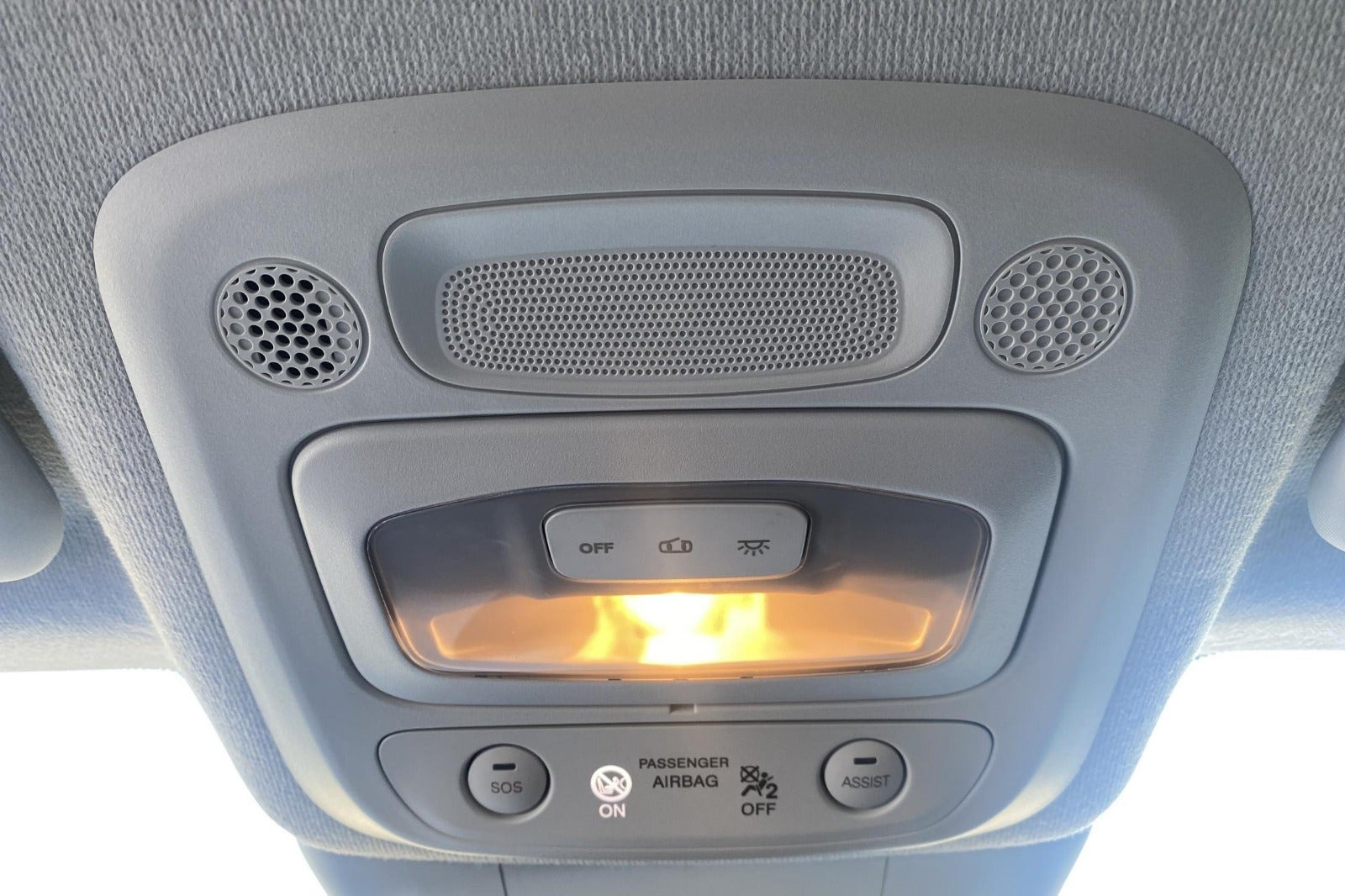 Hvid Fiat 500e fra 2023