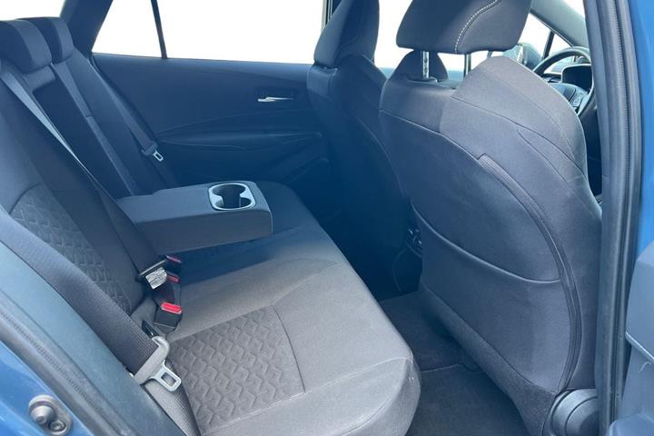 Blå Toyota Corolla fra 2021