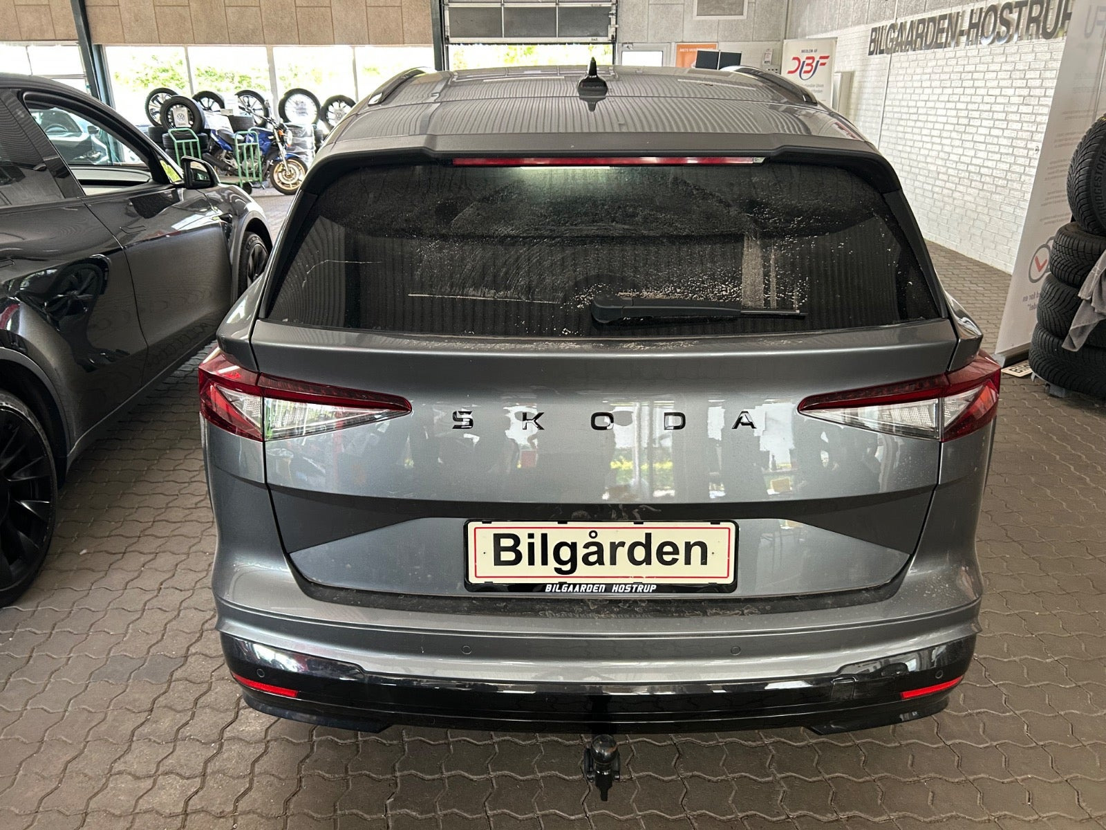 Grå Skoda Enyaq fra 2025