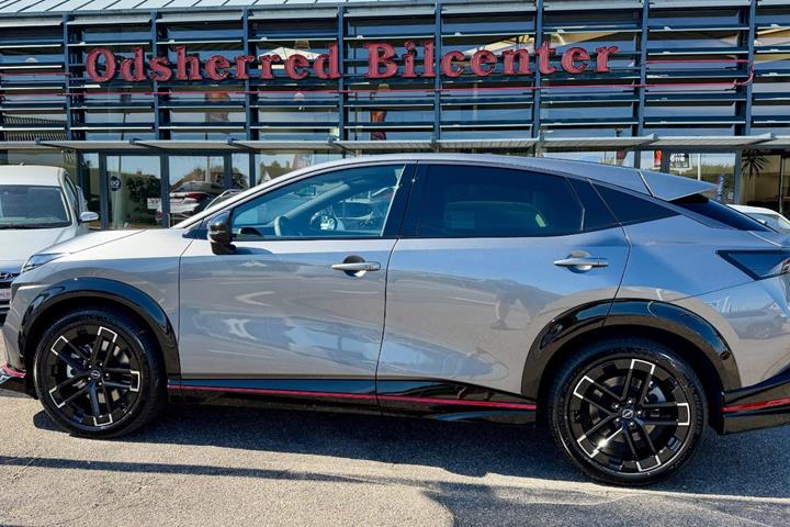 Grå Nissan Ariya fra 2026