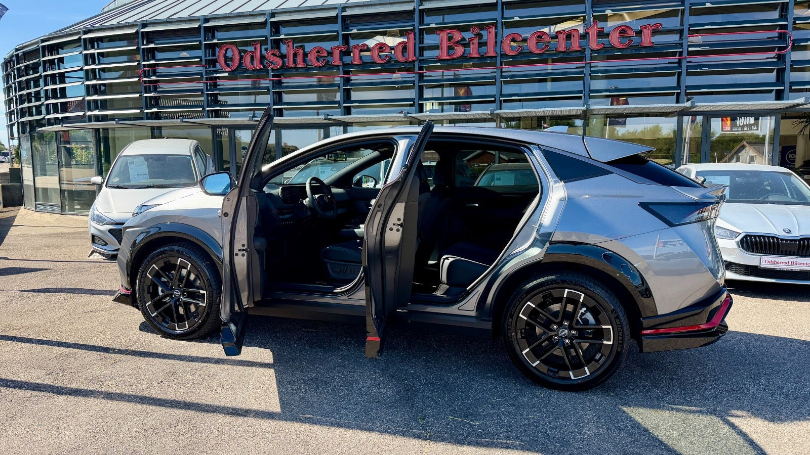 Grå Nissan Ariya fra 2026