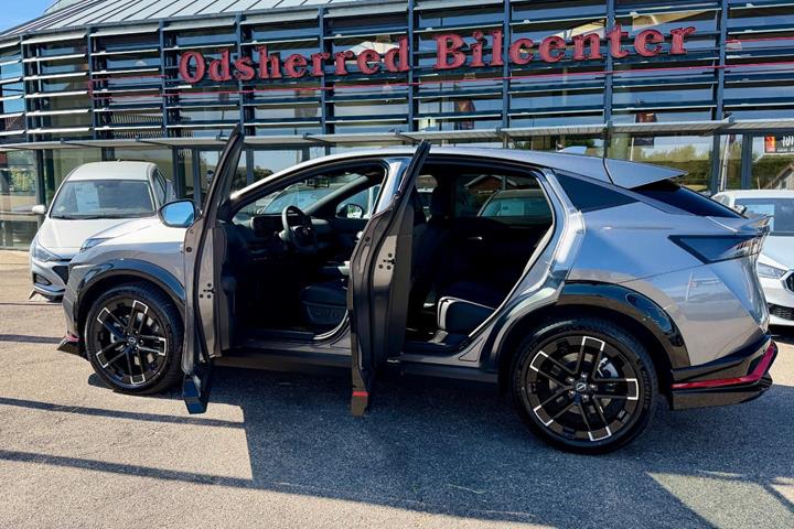 Grå Nissan Ariya fra 2026