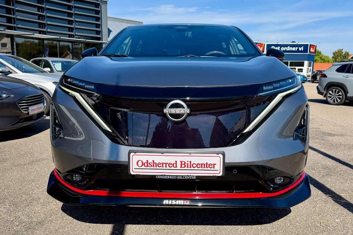 Grå Nissan Ariya fra 2026
