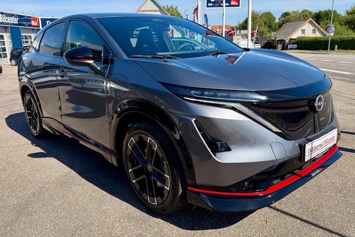 Grå Nissan Ariya fra 2026