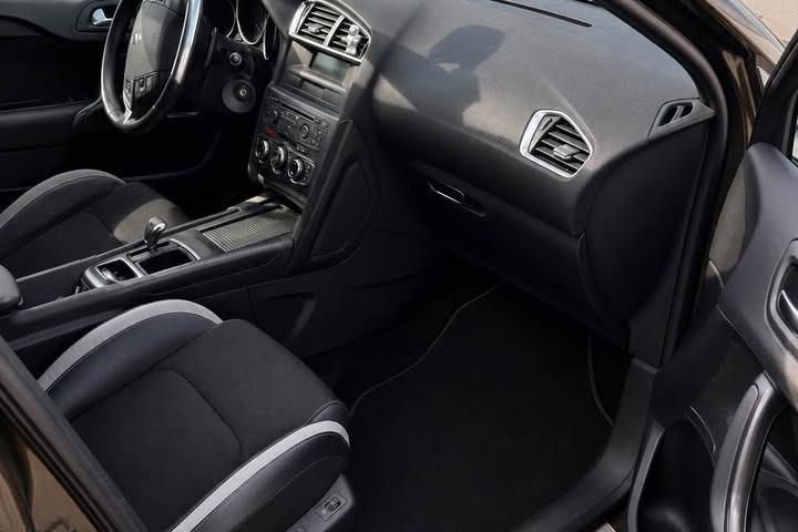 Brun Citroën DS4 fra 2012