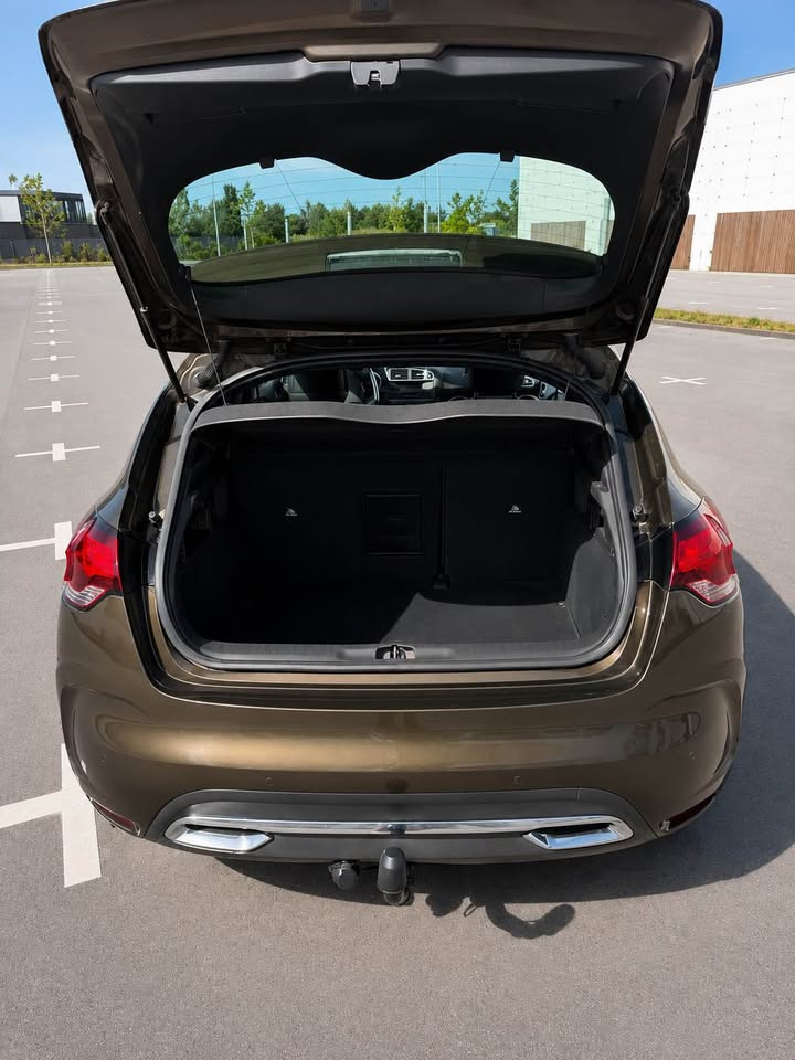 Brun Citroën DS4 fra 2012