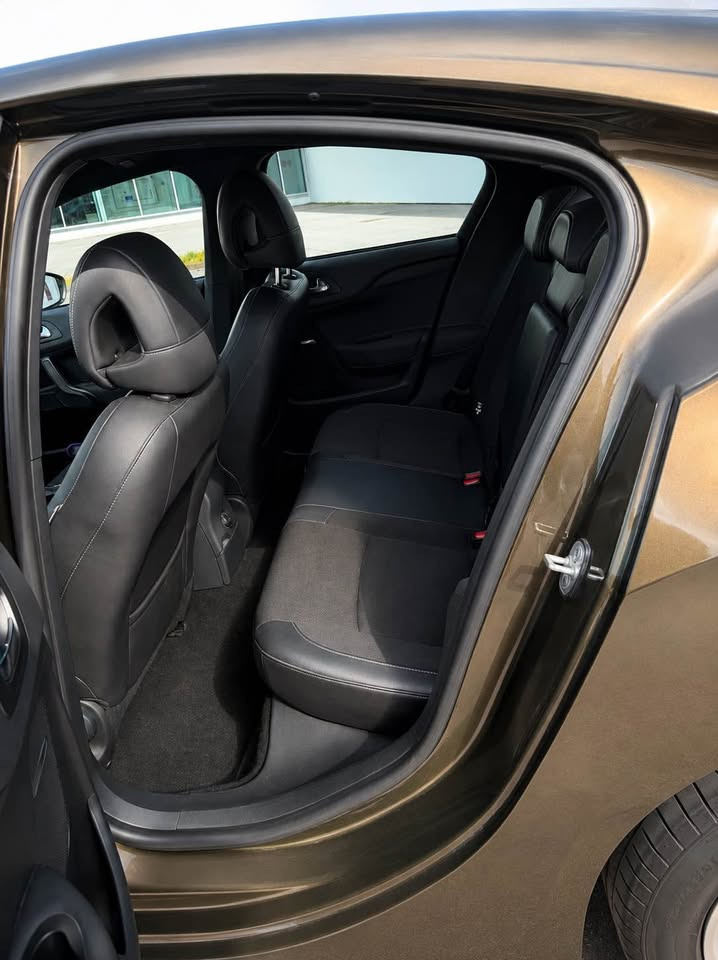 Brun Citroën DS4 fra 2012