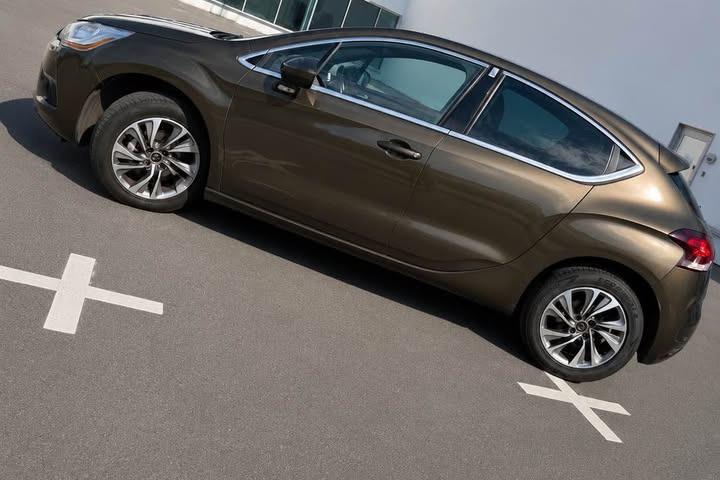 Brun Citroën DS4 fra 2012